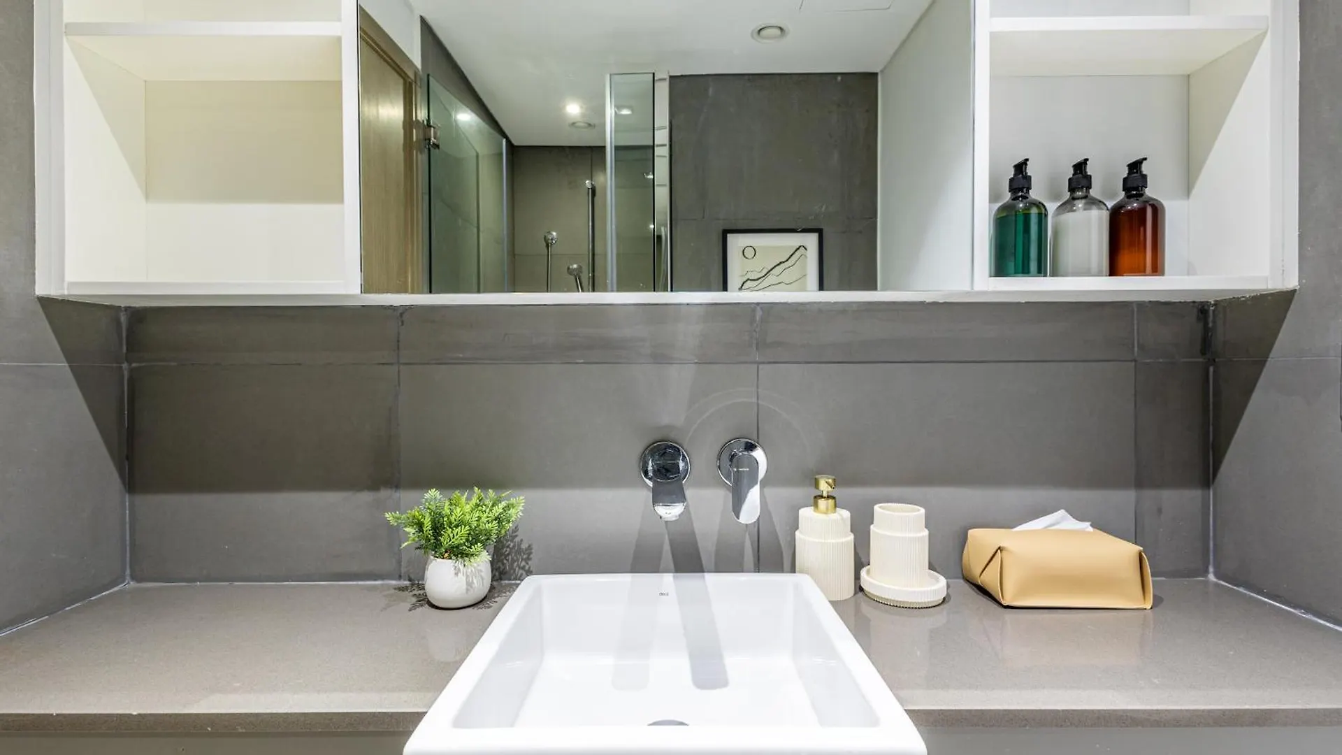 Apartment Family Heaven - 3 Min Walk To Reem Central Park And Beach - Designers Choice - 10 People - New Building - High Floor - Big Balcony - Reem Island Abu Dhabi