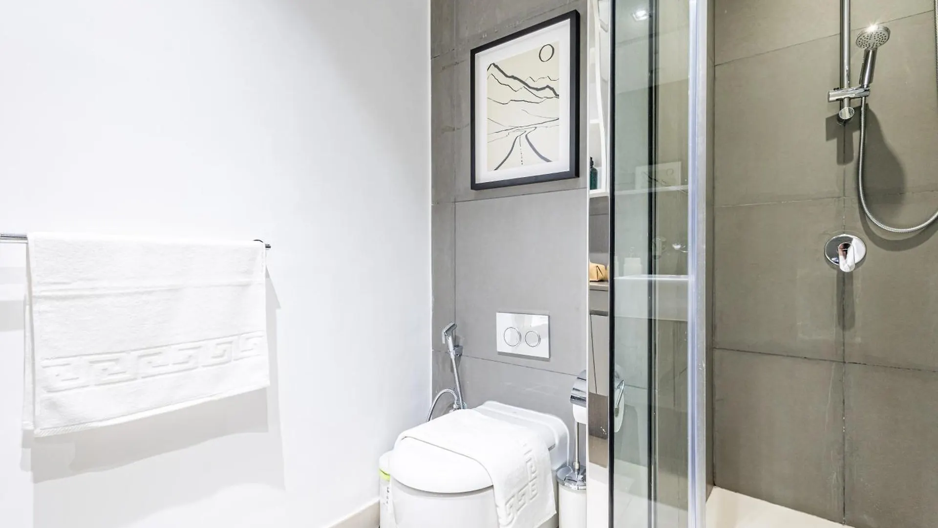 Family Heaven - 3 Min Walk To Reem Central Park And Beach - Designers Choice - 10 People - New Building - High Floor - Big Balcony - Reem Island Abu Dhabi 0*,  United Arab Emirates