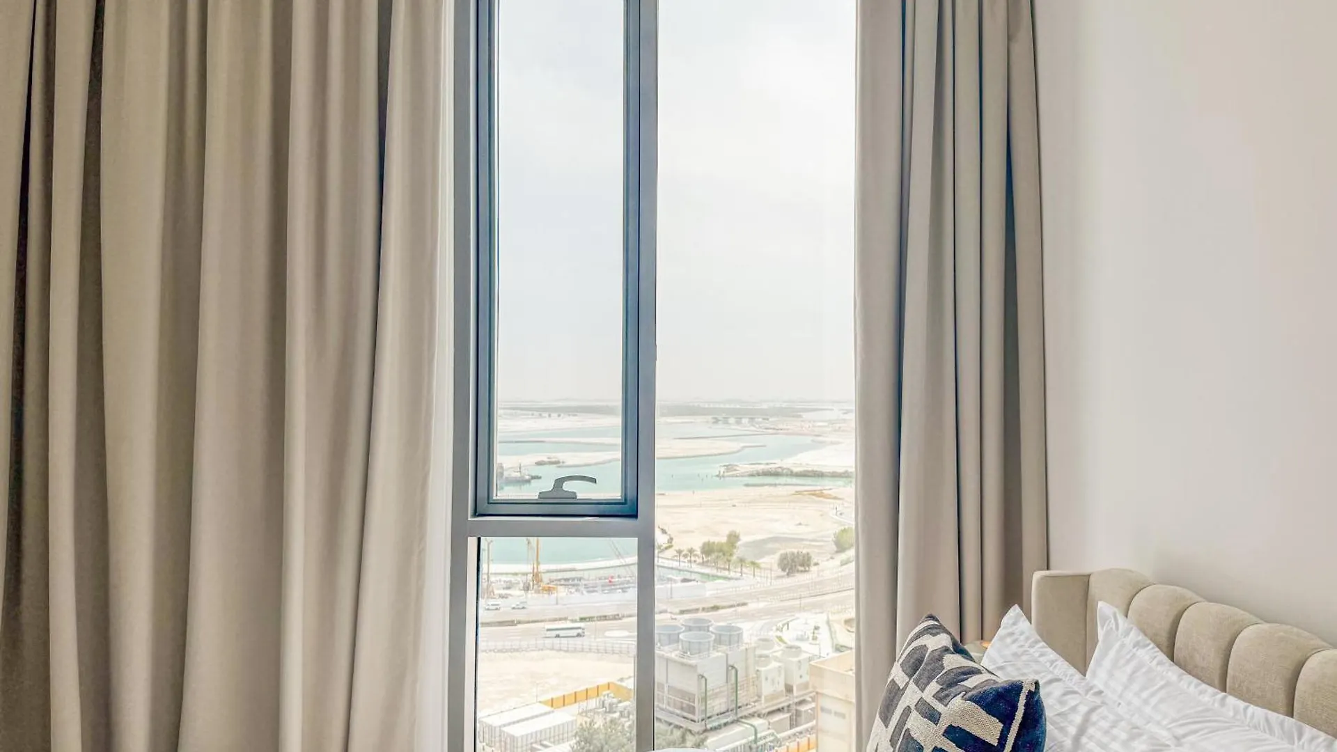 Family Heaven - 3 Min Walk To Reem Central Park And Beach - Designers Choice - 10 People - New Building - High Floor - Big Balcony - Reem Island Abu Dhabi