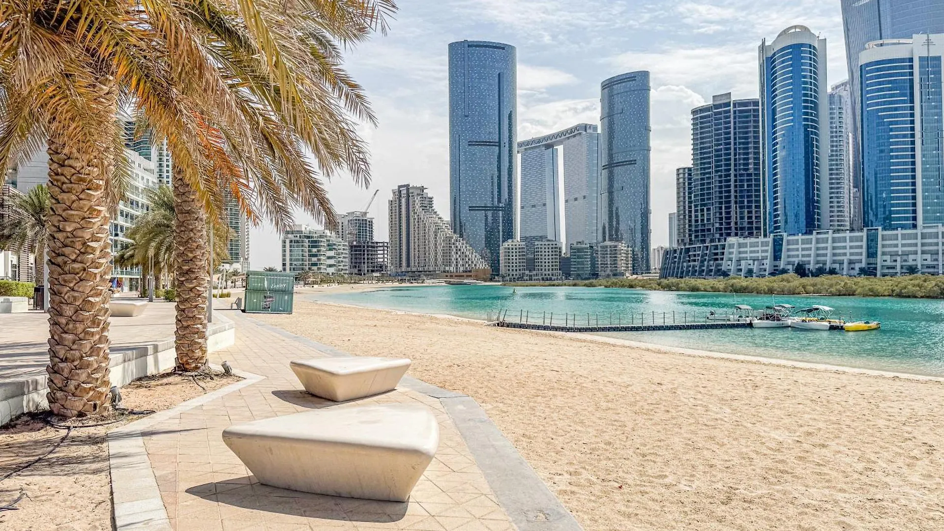 Family Heaven - 3 Min Walk To Reem Central Park And Beach - Designers Choice - 10 People - New Building - High Floor - Big Balcony - Reem Island Abu Dhabi 0*,